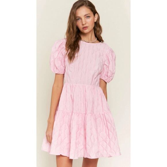 In the Beginning Dresses & Skirts - In the beginning textured balloon sleeve tiered dress size S pink NWOT